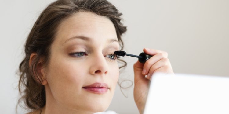 How to pick mascara for sensitive eyes?